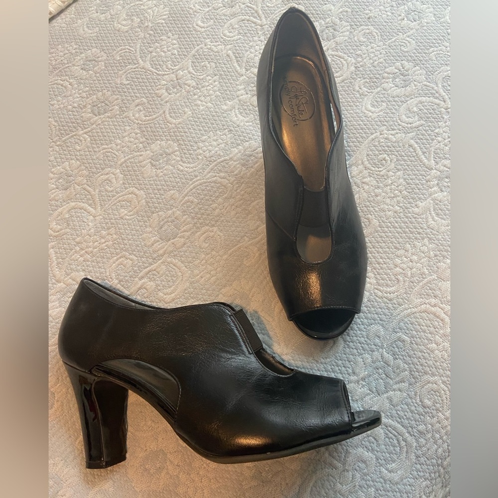 LifeStride Carla City Sandal - Peep Toe Booties
